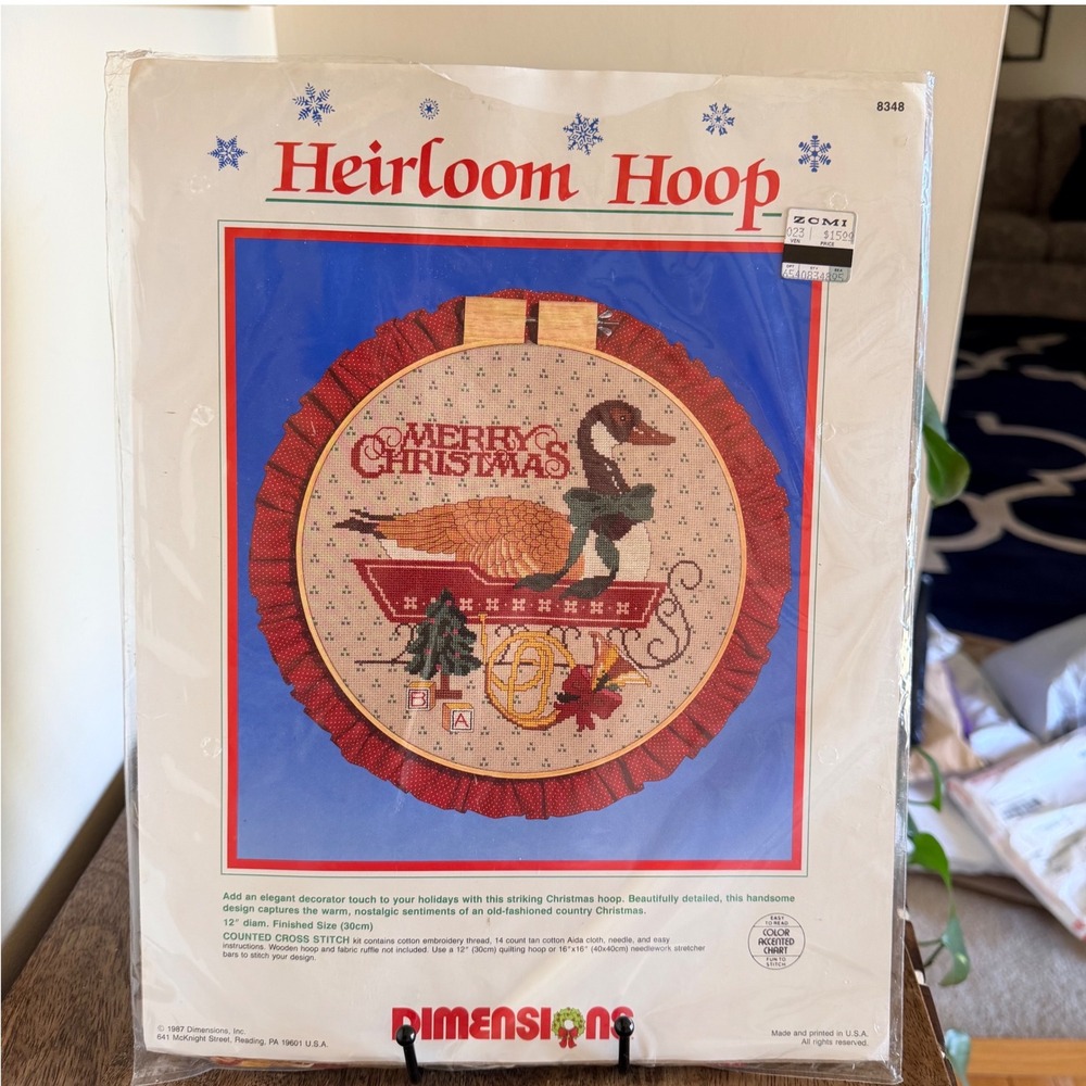 New Vtg Dimensions Heirloom Hoop Merry Christmas Cross Stitch Kit Open Package